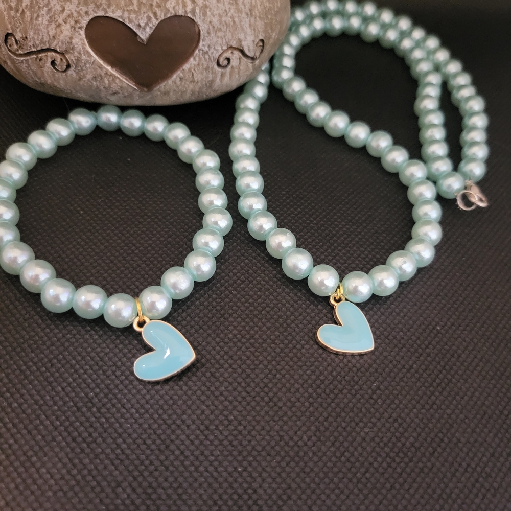 Elegant Heart Charm Pearl Bracelet